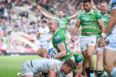 Leicester Tigers 'dan Mike Brown, 18 Mayıs 2024 tarihinde Leicester Premiership maçında Mattioli Woods Welford Road' da Leicester Tigers 'a karşı Exeter Chiefs maçını kutluyor.