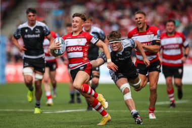 Gloucester Rugby 'den Stephen Varney, 18 Mayıs 2024' te Kingsholm Stadyumu, Gloucester, İngiltere 'de oynanan Gloucester Rugby - Newcastle Falcons maçında topu aldı. 