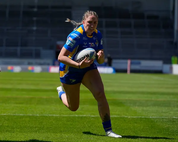 stock image Caitlin Beevers of Leeds Rhinos during the Betfred Women's Challenge Cup Semi-Final match Leeds Rhinos vs Wigan Warriors at Totally Wicked Stadium, St Helens, United Kingdom, 19th May 2024