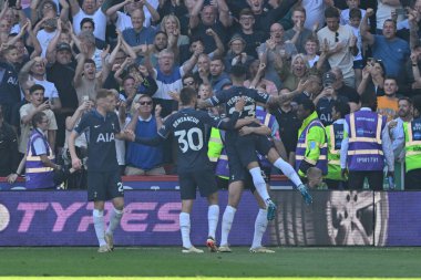 Tottenham Hotspur 'dan Pedro Porro, Premier League' de Sheffield United ile Tottenham Hotspur maçında Sheffield Lane, Sheffield, İngiltere 'de 19 Mayıs 2024' te oynanan karşılaşmada 0-2 Tottenham Hotspur 'a ulaşma hedefini kutluyor.  