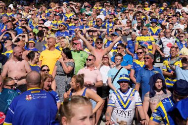 Warrington Wolves taraftarları, 19 Mayıs 2024 'te İngiltere' de oynanan Wicked Stadyumu 'nda oynanan ve Huddersfield Giants' ın Warrington Wolves 'a karşı oynadığı yarı final maçı sonrasında zaferlerini kutluyorlar.