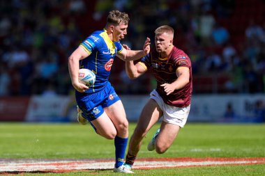 Warrington Wolves 'tan Matty Nicholson, 19 Mayıs 2024' te Birleşik Krallık 'ta oynanan Betfred Challenge Kupası yarı final maçında Huddersfield Giants' a karşı Warrington Wolves maçında ilk hamlesini yaptı.