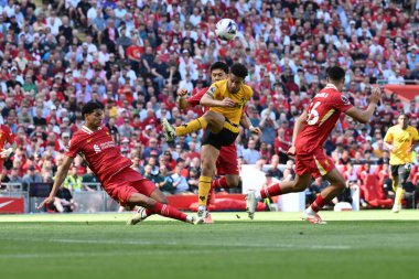 Wolverhampton Wanderers 'dan Joo Gomes kalede şut çekiyor ama Liverpool' lu Jarell Quansah, Liverpool 'a karşı Wolverhampton Wanderers maçında 19 Mayıs 2024' te Anfield, Liverpool, İngiltere 'de engelleniyor. 