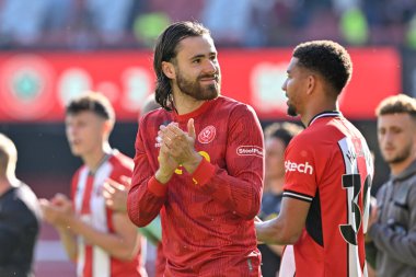 Sheffield United 'dan Ben Brereton Daz, 19 Mayıs 2024' te Bramall Lane, Sheffield, İngiltere 'de oynanan Premier League maçında Sheffield United Tottenham Hotspur' a karşı oynadığı maçta kucak takdirine tam zamanlı olarak katıldı. 