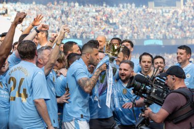 Manchester City 'den Kyle Walker Premier League Kupası' nı 19 Mayıs 2024 'te Etihad Stadyumu' nda Manchester City-West Ham United maçında öptü. 