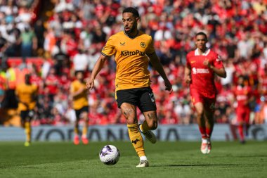 Wolverhampton Wanderers takımından Matheus Cunha, 19 Mayıs 2024 'te İngiltere' nin Liverhampton Wanderers takımına karşı oynanan Premier League maçında topa vuruyor. 