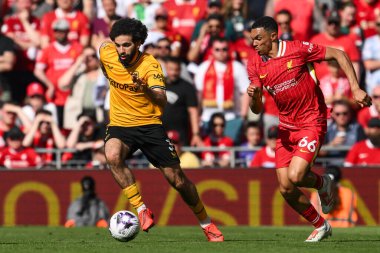 Wolverhampton Wanderers takımından Rayan At-Nouri, 19 Mayıs 2024 'te Anfield, Liverpool, Birleşik Krallık' ta oynanan Premier League maçında Wolverhampton Wanderers 'a karşı topa vuruyor. 