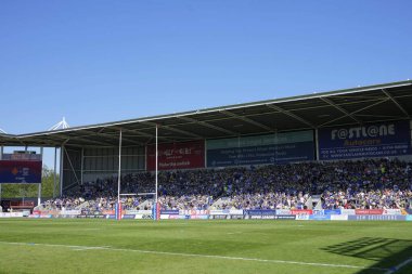 Warrington Wolves taraftarları 19 Mayıs 2024 'te Wicked Stadyumu, St Helens, Birleşik Krallık' ta oynanan Huddersfield Giants - Warrington Wolves maçında Betfred Challenge Kupası yarı final maçı için sahada.