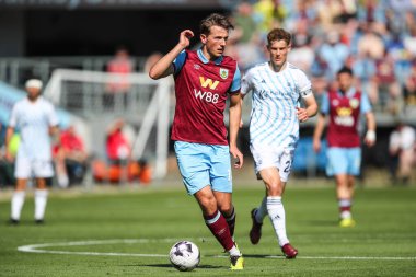 Sander Berge of Burnley in action during the Premier League match Burnley vs Nottingham Forest at Turf Moor, Burnley, United Kingdom, 19th May 2024