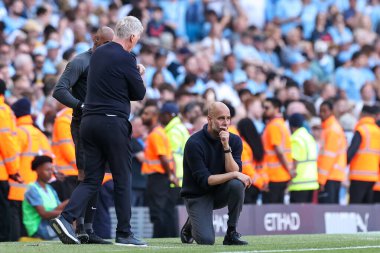 David Moyes manager of West Ham United shakes hands with Pep Guardiola manager of Manchester City at full time after the Premier League match Manchester City vs West Ham United at Etihad Stadium, Manchester, United Kingdom, 19th May 2024