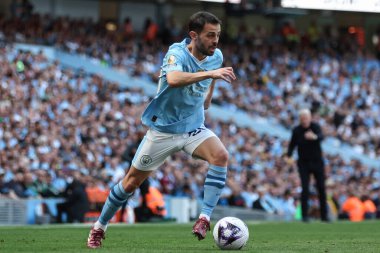 Bernardo Silva of Manchester City on the ball during the Premier League match Manchester City vs West Ham United at Etihad Stadium, Manchester, United Kingdom, 19th May 2024
