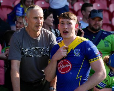 Warrington Wolves takımından Matty Nicholson, 19 Mayıs 2024 'te İngiltere' de oynanan Wicked Stadyumu 'nda oynanan ve Huddersfield Giants' ın Warrington Wolves 'a karşı oynadığı Betfred Challenge Kupası yarı final maçından sonra