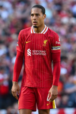 Liverpool 'dan Virgil van Dijk Premier Lig maçı sırasında Anfield, Liverpool' da Wolverhampton Wanderers 'a karşı 19 Mayıs 2024 