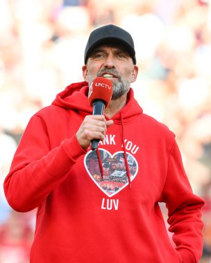 Liverpool 'un Jrgen Klopp Yöneticisi, 19 Mayıs 2024' te İngiltere 'nin Liverpool kentinde oynanan Premier League maçı sonrasında taraftarlara hitaben yaptığı konuşmada Wolverhampton Wanderers' a karşı 