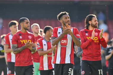 Sheffield United takımından Auston Trusty, 19 Mayıs 2024 'te Bramall Lane, Sheffield, İngiltere' de oynanan Premier League maçında Sheffield United Tottenham Hotspur 'a karşı oynadığı maçta kucak takdirine tam zamanlı olarak katılıyor. 