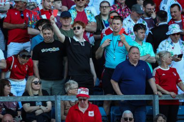 Nottingham Forest taraftarları Premier Lig maçı sırasında Burnley, Burnley Forest 'a karşı Turf Moor, Burnley, İngiltere, 19 Mayıs 2024