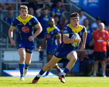 Warrington Wolves 'tan Josh Thewlis, 19 Mayıs 2024' te Birleşik Krallık 'ta oynanan Betfred Challenge Kupası yarı final maçında Huddersfield Giants' a karşı Warrington Wolves maçında ilk hamlesini yaptı.