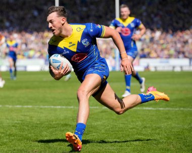 Warrington Wolves 'tan Matty Ashton, 19 Mayıs 2024' te Birleşik Krallık 'ın başkenti St Helens' te oynanan Betfred Challenge Kupası yarı final maçında Huddersfield Giants 'a karşı Warrington Wolves' a karşı oynuyor.