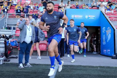 Warrington Wolves 'tan Zane Musgrove, 19 Mayıs 2024' te Birleşik Krallık 'ın başkenti St Helens' te oynanan Betfred Challenge Kupası yarı final maçı Huddersfield Giants 'a karşı Warrington Wolves maçından önce ısınmak için koşar.