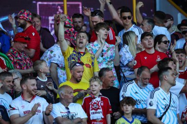 Nottingham Forest taraftarları Premier Lig maçı sırasında Burnley, Burnley Forest 'a karşı Turf Moor, Burnley, İngiltere, 19 Mayıs 2024
