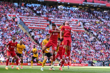 Liverpool 'dan Alexis Mac Allister, 19 Mayıs 2024' te İngiltere 'nin Liverpool kentinde oynanan Premier League maçı sırasında topu köşeden fırlatıyor. 