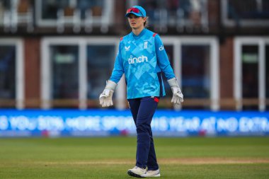 İngiltere 'den Amy Jones İngiltere' den Kadın - Pakistan 1. Metro Bankası ODI maçı sırasında Incora County Ground, Derby, Birleşik Krallık 'ta İngiltere - Pakistan maçı, 23 Mayıs 2024 