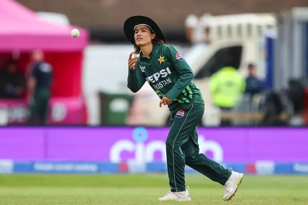 stock image Diana Baig of Pakistan throws the ball during the England Women v Pakistan Women 1st Metro Bank ODI match England vs Pakistan at The Incora County Ground, Derby, United Kingdom, 23rd May 2024 