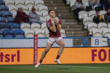 Huddersfield Giants 'tan Sam Halsall, Betfred Süper Lig 12. raundunda John Smith Stadyumu' nda Huddersfield Giants 'a karşı Leigh Leopards maçında topu yakalıyor. 
