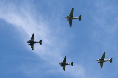 D-Day Filosu, 25 Mayıs 2024 'te, Shuttleworth, Biggleswade, Birleşik Krallık' taki çıkartma günü sırasında Eski Warden Havaalanı 'na (Shuttleworth) varır. 