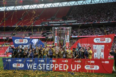 Southampton, 26 Mayıs 2024 'te Wembley Stadyumu' nda oynanan ve Leeds United ile Southampton arasında oynanan final maçında Premier League 'e tekrar yükselmeyi kutladı. 