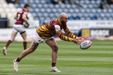 Huddersfield Giants takımından Jake Bibby, Betfred Süper Lig 12. raundunda John Smith Stadyumu 'nda Huddersfield Giants' a karşı Leigh Leopards maçında ısındı. 