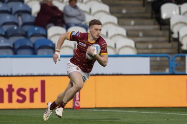 Huddersfield Giants 'tan Sam Halsall, Betfred Süper Lig 12. raundunda John Smith Stadyumu' nda Huddersfield Giants 'a karşı Leigh Leopards maçında topu koşuyor. 