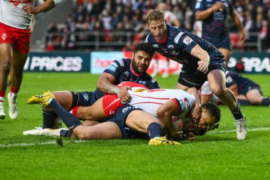 St. Helens 'den Moses Mbye, 24 Mayıs 2024' te St Helens - Leeds Rhinos maçında Betfred Süper Lig karşılaşması için sahaya çıkıyor. 