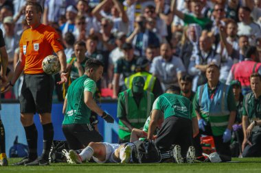 Leeds United takımından Daniel James, 26 Mayıs 2024 'te Wembley Stadyumu' nda oynanan Sky Bet play-off final maçında tıbbi tedavi gördü. 