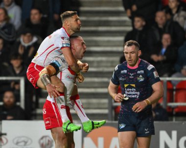 St. Helens 'ten Curtis Sironen, 24 Mayıs 2024' te St Helens-Leeds Stadyumu 'nda oynanan 12. Betfred Süper Lig karşılaşmasında denemesini kutluyor. 