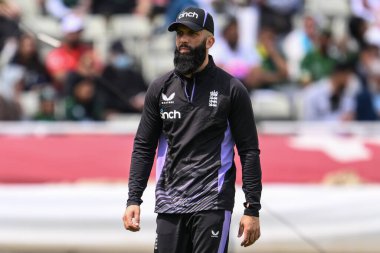 Vitality T20 Uluslararası Serisi öncesinde İngiltere 'nin Pakistan' a karşı Edgbaston, Birmingham, Birleşik Krallık 'ta 25 Mayıs 2024' teki ısınma maçı sırasında Moeen Ali 
