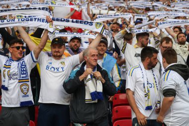 Leeds taraftarları 26 Mayıs 2024 'te Londra' daki Wembley Stadyumu 'nda Leeds United ile Southampton arasında oynanan Sky Bet play-off final maçı öncesinde maç yapacaklar. 
