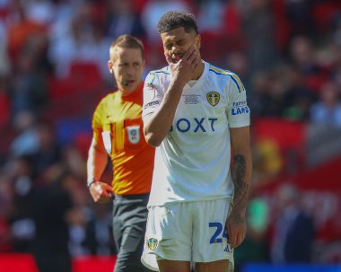 Leeds United takımından Georginio Rutter 26 Mayıs 2024 'te Wembley Stadyumu' nda Leeds United ile Southampton arasında oynanan Sky Bet play-off final maçında tepki gösterdi. 
