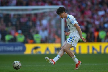 Leeds United takımından Archie Gray, 26 Mayıs 2024 'te İngiltere' nin Wembley Stadyumu 'nda oynanan Leeds United ve Southampton arasındaki play-off final maçında pas attı. 