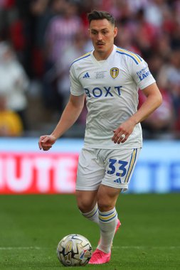 Leeds United takımından Connor Roberts 26 Mayıs 2024 'te Wembley Stadyumu' nda Leeds United ile Southampton arasındaki play-off final maçında 