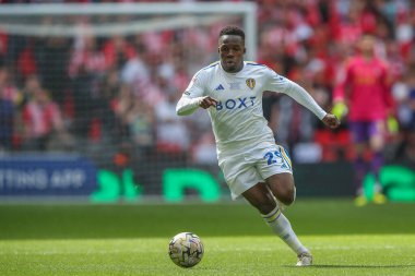 Leeds United takımından Wilfried Gnonto 26 Mayıs 2024 'te Wembley Stadyumu' nda oynanan Sky Bet Şampiyonası play-off final maçında topu aldı. 