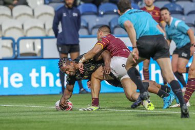 Leigh Leopar takımından Edwin Ipape, 24 Mayıs 2024 'te İngiltere' nin Huddersfield Stadyumu 'nda oynanan 12. Betfred Süper Lig karşılaşmasında Huddersfield Giants, Leigh Leopards' a karşı oynuyor. 