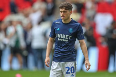 Leeds United takımından Daniel James, Sky Bet Şampiyonası play-off final maçında Wembley Stadyumu 'nda Leeds United ve Southampton maçında ısınma turunda 26 Mayıs 2024' te 