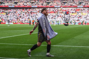 Southampton 'dan Ryan Manning, 26 Mayıs 2024' te Wembley Stadyumu 'nda oynanan Sky Bet play-off finalinde Premier League' e yükselen takımını kutluyor. 