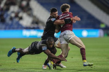 Leigh Leopards 'dan Dan Norman ve Leigh Leopar' dan Edwin Ipape tarafından oynanan 12. Betfred Süper Ligi karşılaşmasında Elliot Wallis, John Smith Stadyumu, Huddersfield, Birleşik Krallık 'ta oynanan 12. 