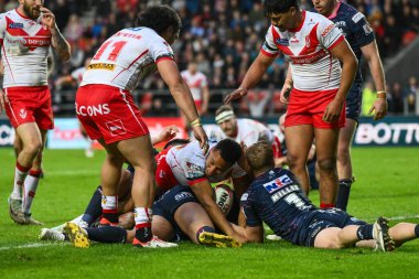 St. Helens 'den Moses Mbye, 24 Mayıs 2024' te St Helens - Leeds Rhinos maçında Betfred Süper Lig karşılaşması için sahaya çıkıyor. 
