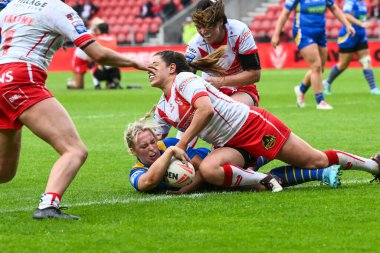 Leeds Rhinos takımından Keara Bennett, 24 Mayıs 2024 'te St Helens - Leeds Rhinos maçında St.Helens - Wicked Stadyumu, St Helens, İngiltere 