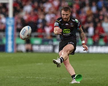 Wigan Warriors takımından Adam Keighran, Salford Community Stadyumu 'nda oynanan 12. Salford Red Devils - Wigan Warriors karşılaşmasında penaltı aldı. 