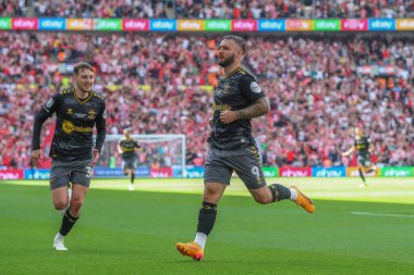 Southampton 'dan Adam Armstrong, 26 Mayıs 2024' te Wembley Stadyumu 'nda oynanan Sky Bet play-off final maçında 0-1' lik galibiyetini kutluyor.