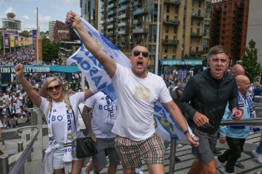Leeds taraftarları Wembley 'e 26 Mayıs 2024' te Wembley Stadyumu 'nda Leeds United ve Southampton maçında geldiler.